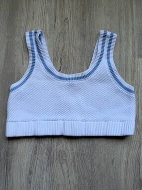 Alo Yoga - Tennis Club Sweater Knit Bra in Seashell Blue & White - Size Small
